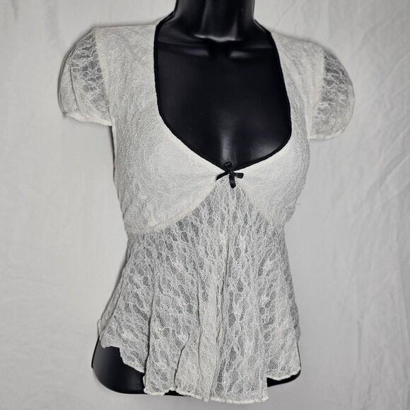 Full Tilt Tops - retro 90s white lace babydoll v neck coquette top